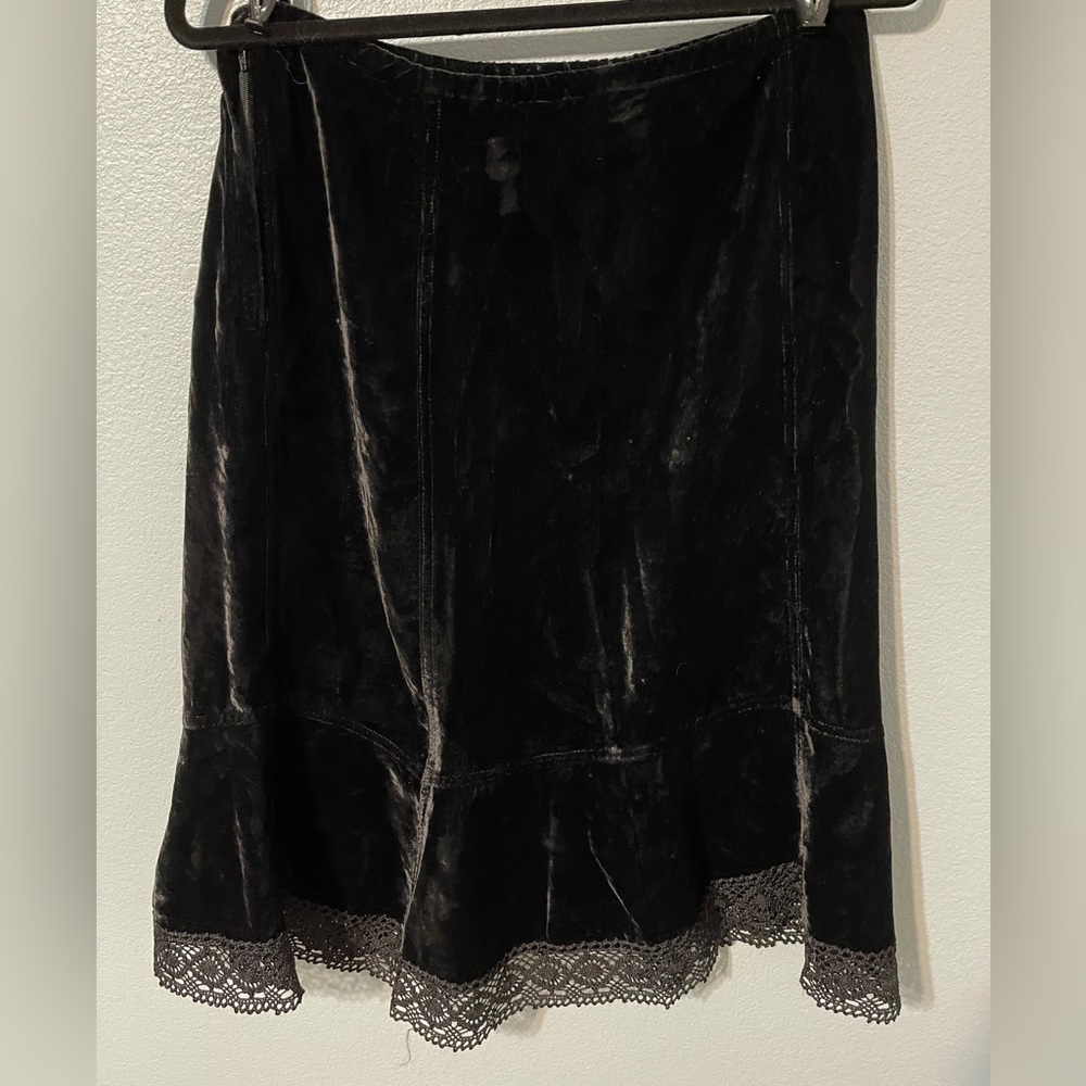 Black Velvet Women’s Skirt - Classic Elegant Style Lace Trim Medium - Picture 3 of 10